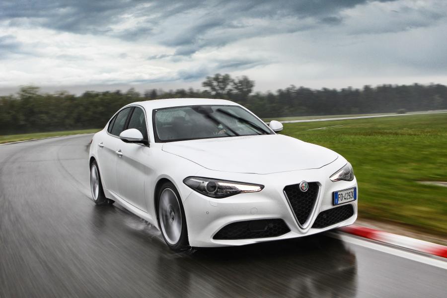  Alfa Romeo Giulia 2016 года  (WW) (фото 4 из 42)